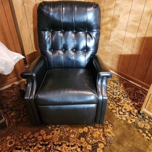 lot 314 image: Vintage Easy Chair