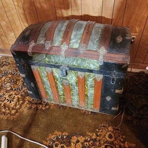 lot 315 image: Antique Victorian Camel Back Trunk Barrel Top Trunk - Contents not included