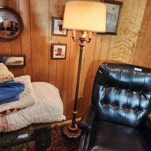 lot 316 image: Vintage Four Light Floor Lamp