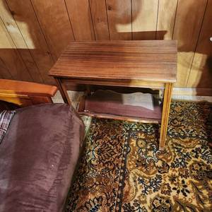 lot 321 image: Vintage Side Table Measuring 24 x 13 x 23