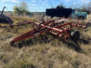 Allis Chamlers 18 cultivator with hydraulic cylinder