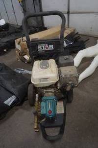 lot 100 image: pressure washer