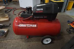 lot 203 image: Craftsman compressor