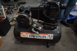lot 205 image: DeVair compressor