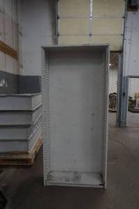 lot 2 image: metal shelving