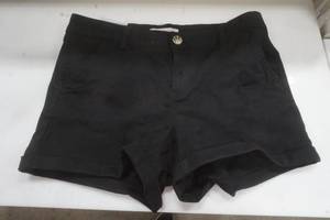 lot 26 image: Favorite Midi shorts