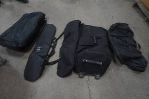lot 29 image: canvas bags