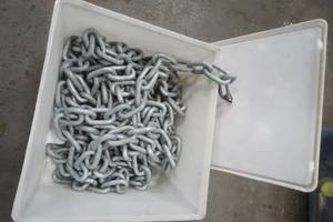 lot 303 image: chain