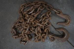 lot 306 image: chain