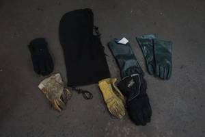 lot 341 image: caps and gloves