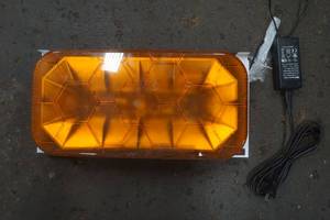 lot 364 image: Grote Strobe Light
