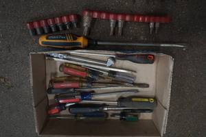 lot 375 image: screwdrivers