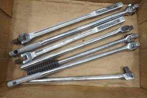 lot 400 image: breaker bars