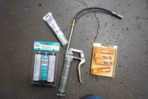 lot 444 image: grease gun
