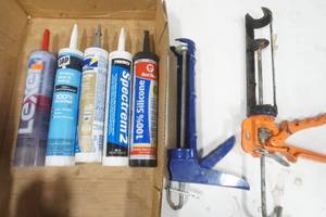 lot 466 image: caulkcaulking gun