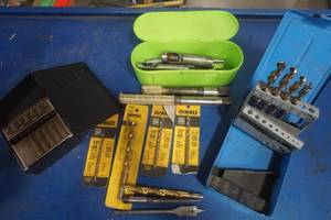 lot 533 image: tool lot