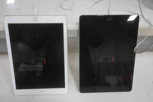 lot 576 image: 2 iPads