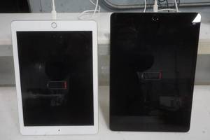 lot 581 image: 2 iPads