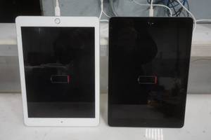 lot 583 image: 2 iPads