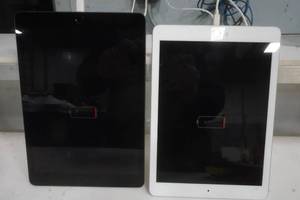 lot 589 image: 2 iPads