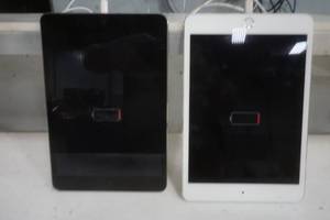 lot 602 image: 2 iPads