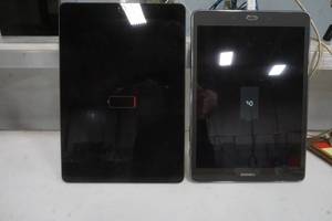 lot 603 image: 1 iPad 1 Samsung