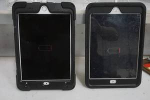 lot 605 image: 2 iPads