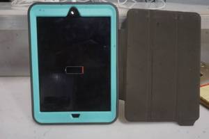 lot 606 image: 1 iPad