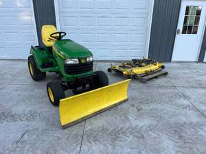 lot 4 image: John Deere X728 4x4 - Front Blade, Mower Deck