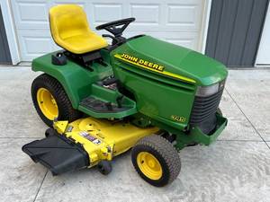 lot 13 image: John Deere 345