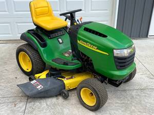 lot 17 image: John Deere L120