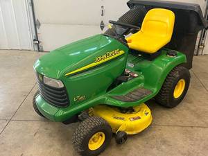 lot 14 image: John Deere LT160