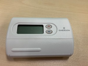 Emerson Thermostats Emerson 1F87-361 7 Day Programmable Thermostat for Single-Stage Systems