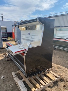 lot 32 image: 8 Open Face Cooler