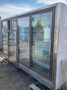 lot 35 image: 10.5 4 Door Upright CoolerFreezer