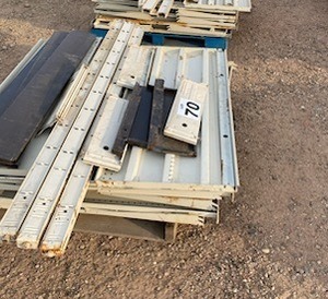 lot 70 image: 8 Double Sided Gondola Retail Store Shelving