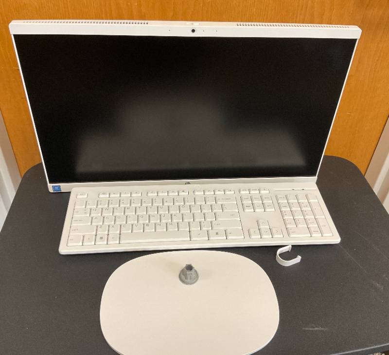lot 2 image: HP 21.45 inch All-in-One Windows Desktop Intel Processor J5040 8GB RAM 128GB SSD Cashmere White