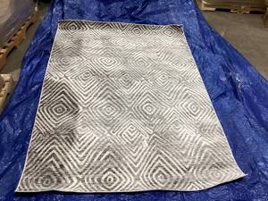 lot 419 image: 5x7 Designed Area Rug