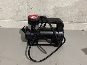 lot 449 image: Hyper Tough AC120 Volts Tire and Multipurpose Inflator