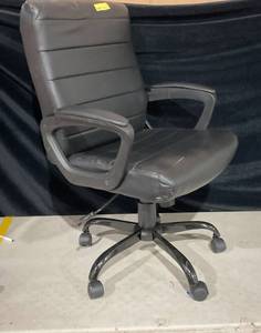 lot 362 image: Mainstays Bonded Leather Mid-Back Managers Office Chair