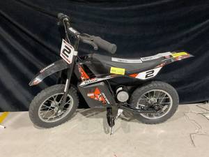 lot 363 image: Razor Dirt Rocket MX125 Electric-Powered Dirt Bike - Black with Decal Included, for Child 7
