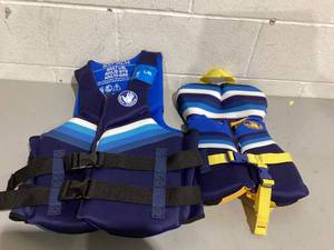 lot 461 image: LOT OF Body Glove Brand Life Jackets