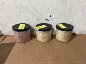 lot 617 image: LOT OF Mainstays 3-Wick Ombre Wrapped Country Holiday Scented Candles, 14 oz
