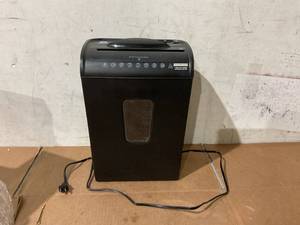 lot 619 image: PenGear 6-Sheet Micro-cut PaperCredit Card Shredder
