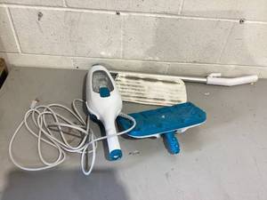 lot 599 image: BlackDecker Classic Electric Steam Mop, Blue & White, HSM13E1