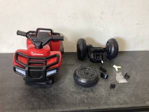 lot 595 image: Honda 6V FourTrax Ride on
