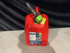 lot 665 image: Scepter 5 Gallon SmartControl Gas Can, FR1G501