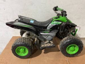 lot 654 image: Yamaha Raptor 12V Battery-Powered Ride-On