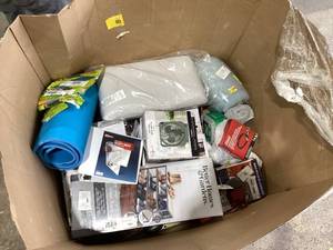 lot 902 image: Wholesale Pallet of Assorted Miscellaneous Items