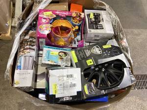 lot 903 image: Wholesale Pallet of Assorted Miscellaneous Items